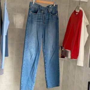 Women’s medium wash jeans!